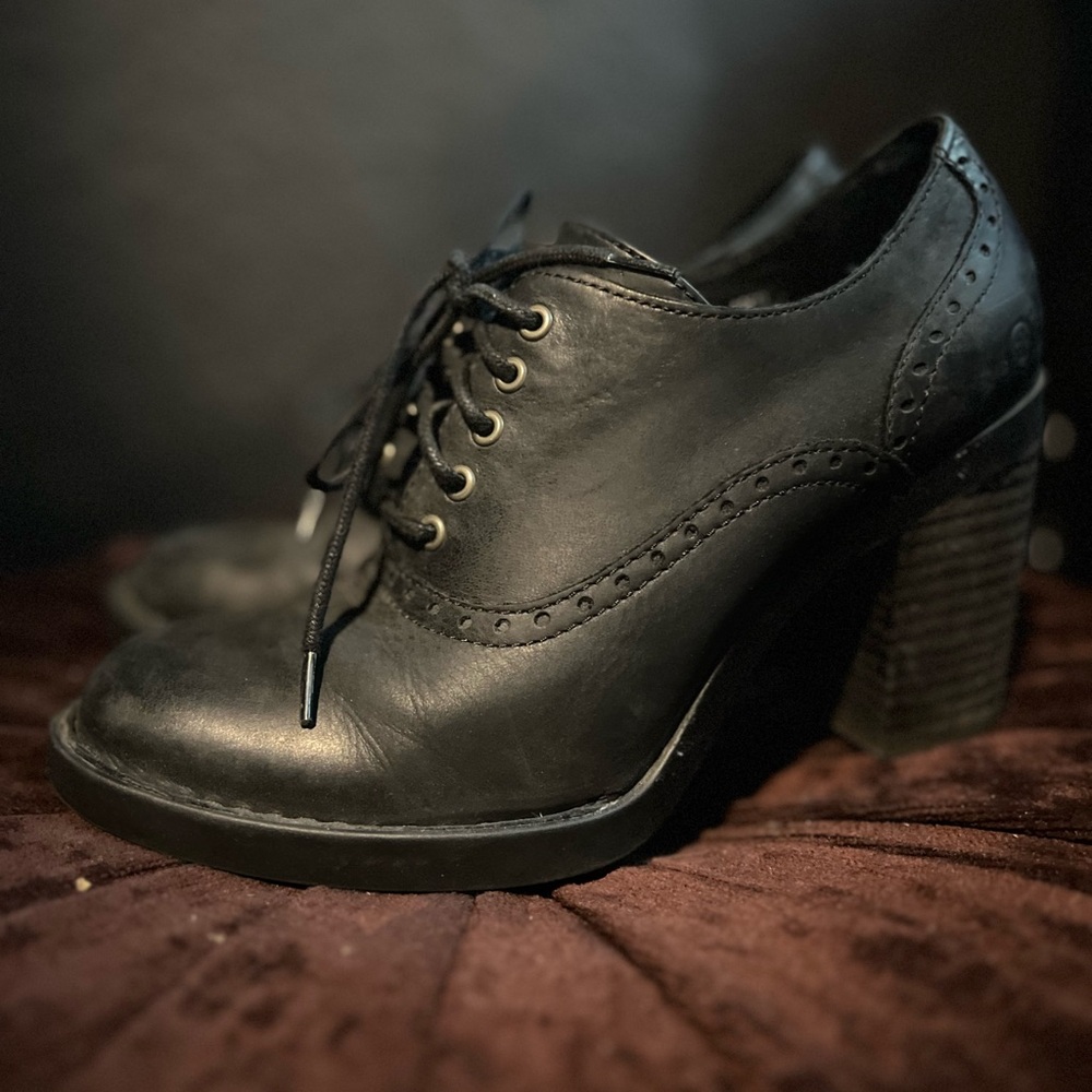 Black Leather Heeled Oxford Shoes - Picture 3 of 7